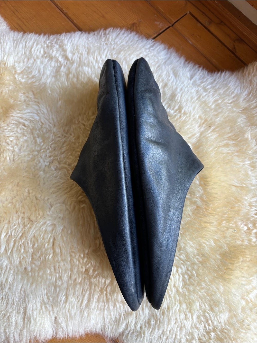 FEIT Minimalist Leather Slippers - Picture 9 of 12